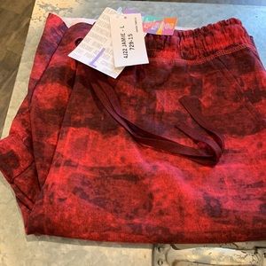LuLaRoe Jamie shorts size extra large brand new never worn pockets, Red, and Blo